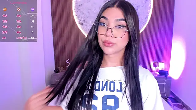 Snapshot of RoseCassie chatting on 07/12/26, 01:24 RoseCassie online show from 07/12/26, 01:24