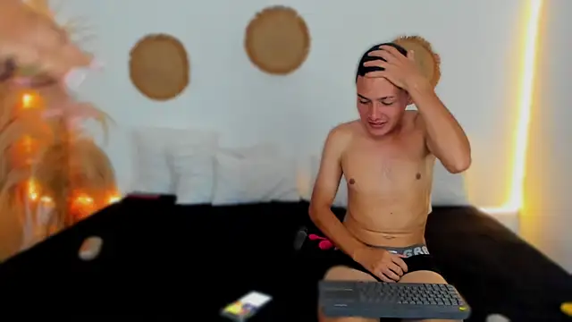 Snapshot of TifannyRossiii chatting on 03/22/25, 10:04 TifannyRossiii online show from 03/22/25, 10:04