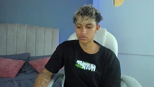 Snapshot of Dominick_jones chatting on 01/12/25, 03:25 Dominick jones online show from 01/12/25, 03:25