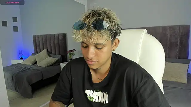 Snapshot of Dominick_jones chatting on 01/20/25, 11:10 Dominick jones online show from 01/20/25, 11:10