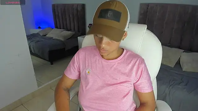 Snapshot of Dominick_jones chatting on 01/23/25, 01:30 Dominick jones online show from 01/23/25, 01:30