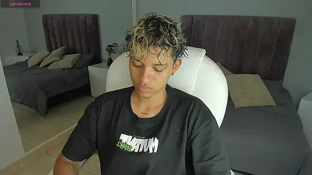 Snapshot of Dominick_jones chatting on 01/23/25, 07:51 Dominick jones online show from 01/23/25, 07:51