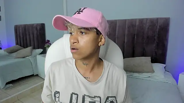 Snapshot of Dominick_jones chatting on 02/08/25, 11:24 Dominick jones online show from 02/08/25, 11:24