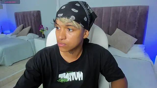 Snapshot of Dominick_jones chatting on 02/11/25, 12:49 Dominick jones online show from 02/11/25, 12:49