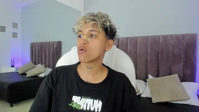 Snapshot of Dominick_jones chatting on 02/11/25, 09:46 Dominick jones online show from 02/11/25, 09:46