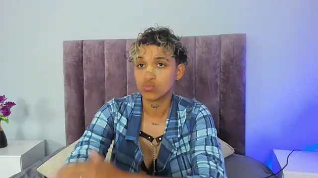 Snapshot of Dominick_jones chatting on 02/13/25, 08:55 Dominick jones online show from 02/13/25, 08:55