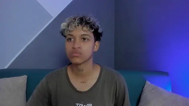 Snapshot of Dominick_jones chatting on 02/28/25, 04:42 Dominick jones online show from 02/28/25, 04:42