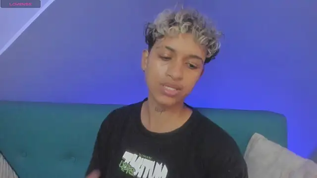 Snapshot of Dominick_jones chatting on 03/01/25, 06:00 Dominick jones online show from 03/01/25, 06:00