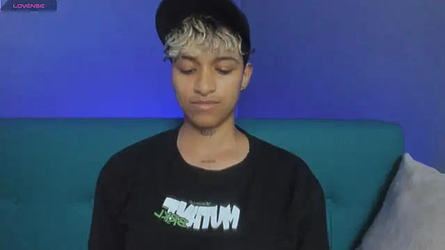 Snapshot of Dominick_jones chatting on 03/05/25, 12:27 Dominick jones online show from 03/05/25, 12:27