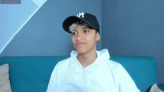 Snapshot of Dominick_jones chatting on 03/06/25, 08:37 Dominick jones online show from 03/06/25, 08:37