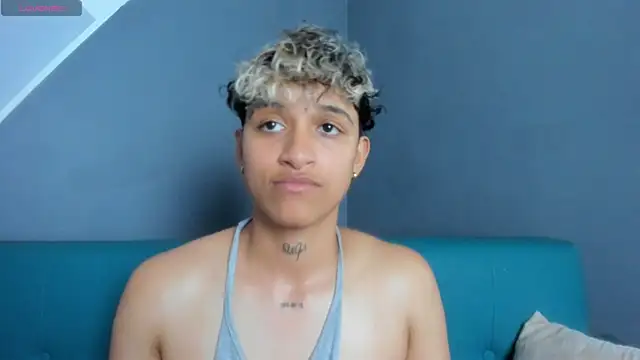 Snapshot of Dominick_jones chatting on 03/06/25, 11:42 Dominick jones online show from 03/06/25, 11:42