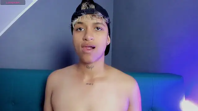 Snapshot of Dominick_jones chatting on 03/07/25, 10:43 Dominick jones online show from 03/07/25, 10:43