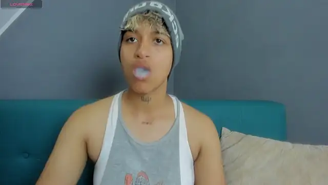 Snapshot of Dominick_jones chatting on 03/08/25, 07:20 Dominick jones online show from 03/08/25, 07:20