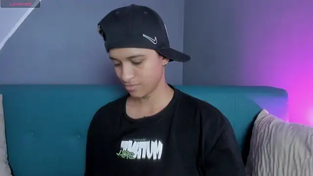 Snapshot of Dominick_jones chatting on 03/11/25, 08:31 Dominick jones online show from 03/11/25, 08:31