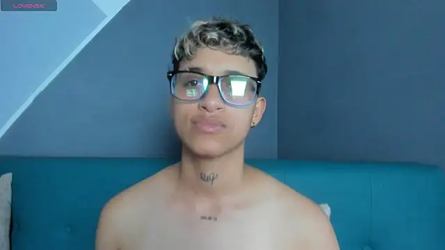 Snapshot of Dominick_jones chatting on 03/13/25, 11:49 Dominick jones online show from 03/13/25, 11:49