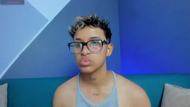 Snapshot of Dominick_jones chatting on 03/17/25, 06:11 Dominick jones online show from 03/17/25, 06:11