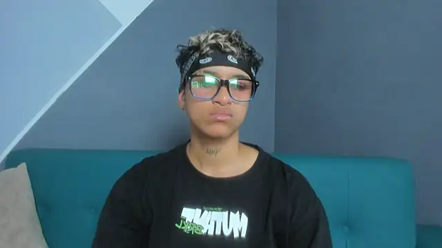 Snapshot of Dominick_jones chatting on 03/18/25, 06:59 Dominick jones online show from 03/18/25, 06:59