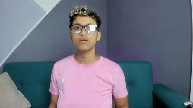 Snapshot of Dominick_jones chatting on 03/20/25, 10:18 Dominick jones online show from 03/20/25, 10:18