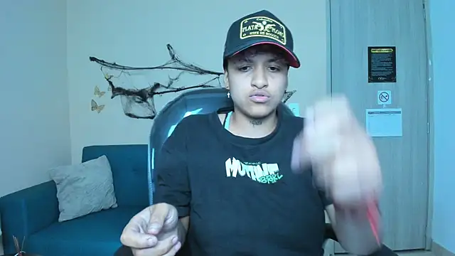 Snapshot of Dominick_jones chatting on 10/28/25, 05:33 Dominick jones online show from 10/28/25, 05:33