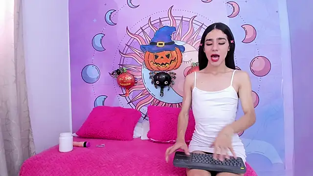 Mariana 16  online show from 10/28/25, 07:38