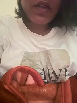 Snapshot of priyadevi17 chatting on 01/25/25, 11:44 priyadevi17 online show from 01/25/25, 11:44