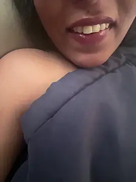 Snapshot of priyadevi17 chatting on 02/21/25, 03:34 priyadevi17 online show from 02/21/25, 03:34