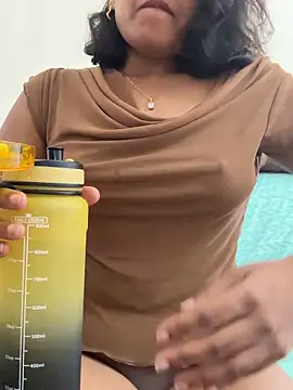 Snapshot of priyadevi17 chatting on 09/25/25, 08:51 priyadevi17 online show from 09/25/25, 08:51