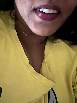 Snapshot of priyadevi17 chatting on 10/19/25, 08:42 priyadevi17 online show from 10/19/25, 08:42