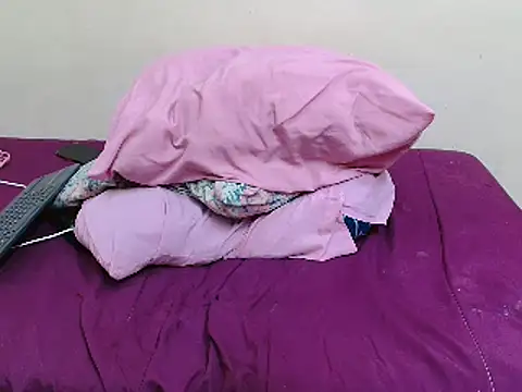 Snapshot of beverlyxxxx chatting on 12/19/24, 05:50 beverlyxxxx online show from 12/19/24, 05:50