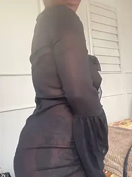 Snapshot of beverlyxxxx chatting on 01/17/25, 10:44 beverlyxxxx online show from 01/17/25, 10:44