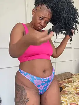 Snapshot of beverlyxxxx chatting on 03/03/25, 12:05 beverlyxxxx online show from 03/03/25, 12:05