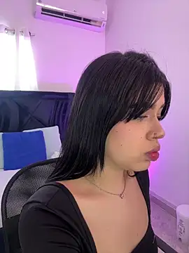 Snapshot of Lily_Woodz chatting on 05/12/26, 07:11 Lily Woodz online show from 05/12/26, 07:11