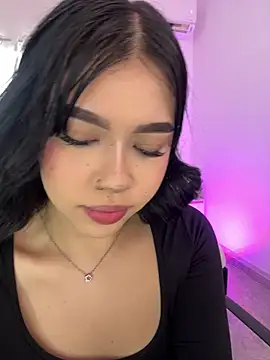 Snapshot of Lily_Woodz chatting on 05/17/26, 02:46 Lily Woodz online show from 05/17/26, 02:46