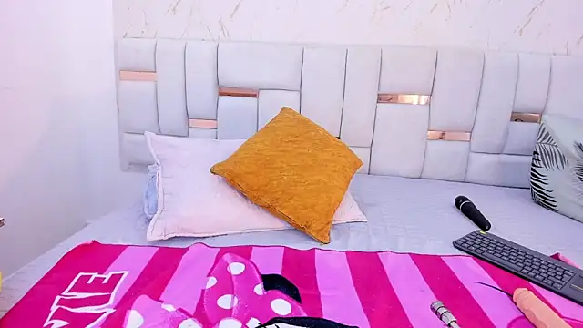 celeste smmith  online show from 02/06/26, 03:55