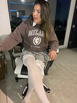 Snapshot of AlejandritaMilano chatting on 04/12/26, 01:32 AlejandritaMilano online show from 04/12/26, 01:32