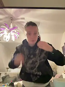 Snapshot of milabandolero chatting on 12/28/24, 06:50 milabandolero online show from 12/28/24, 06:50