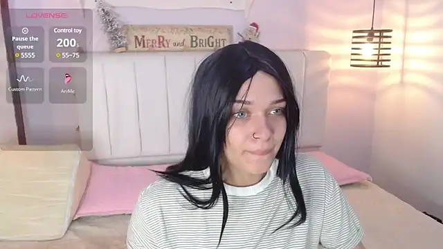 Snapshot of sukimoon chatting on 12/23/24, 01:40 sukimoon online show from 12/23/24, 01:40