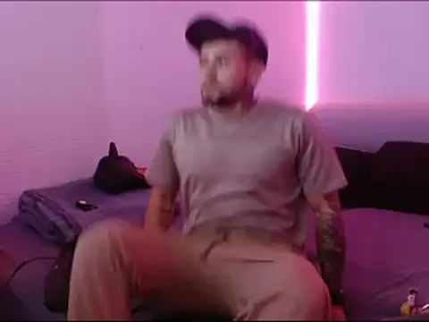 Snapshot of miia-liiam chatting on 01/08/25, 05:05 miia-liiam online show from 01/08/25, 05:05