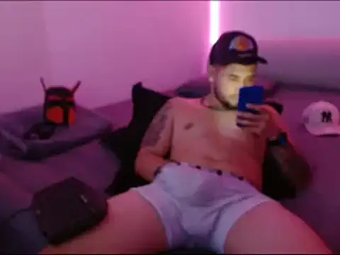 Snapshot of miia-liiam chatting on 01/08/25, 08:06 miia-liiam online show from 01/08/25, 08:06