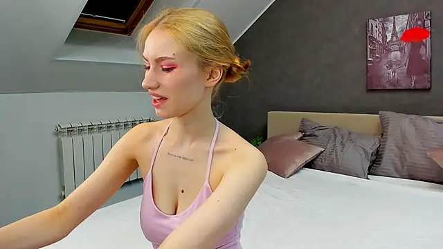 Mollly Rouge online show from 03/07/25, 12:15