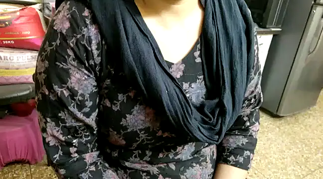 GirlModel7598 online show from 12/18/24, 09:58