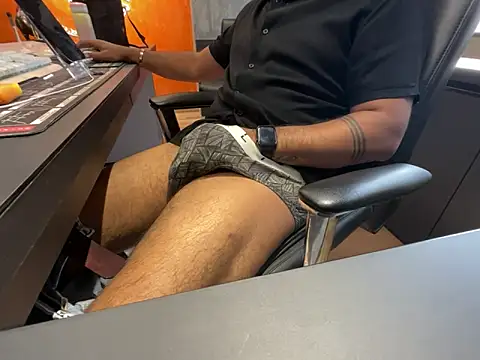 Snapshot of Nil_Talreja chatting on 11/12/25, 09:10 Nil Talreja online show from 11/12/25, 09:10