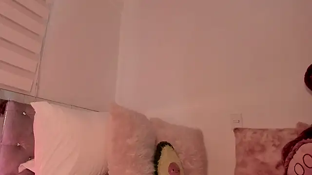 Snapshot of Alissonroses chatting on 07/24/26, 05:11 Alissonroses online show from 07/24/26, 05:11