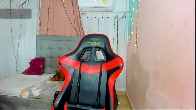 Snapshot of dani-lue chatting on 12/22/25, 02:36 dani-lue online show from 12/22/25, 02:36