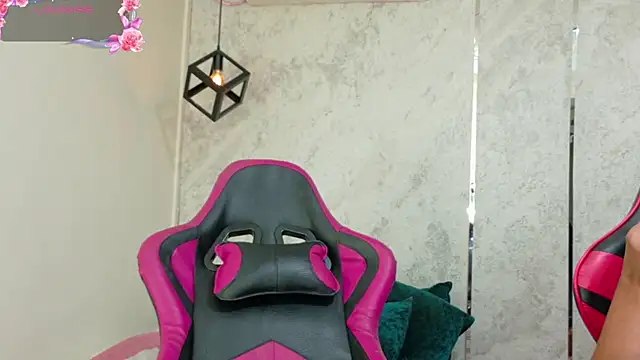 Snapshot of dani-lue chatting on 04/04/26, 02:47 dani-lue online show from 04/04/26, 02:47