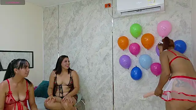 Snapshot of dani-lue chatting on 07/16/26, 02:23 dani-lue online show from 07/16/26, 02:23
