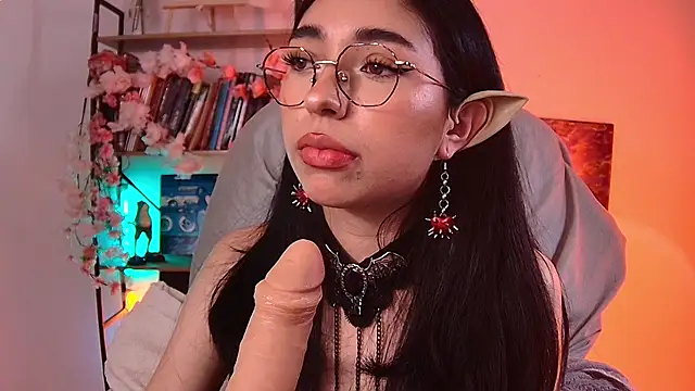 Snapshot of Sweet_Nyx chatting on 05/16/26, 11:36 Sweet Nyx online show from 05/16/26, 11:36