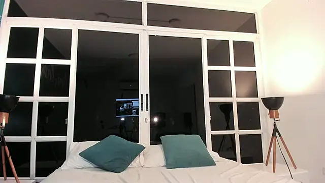 loladupont online show from 11/06/25, 11:04