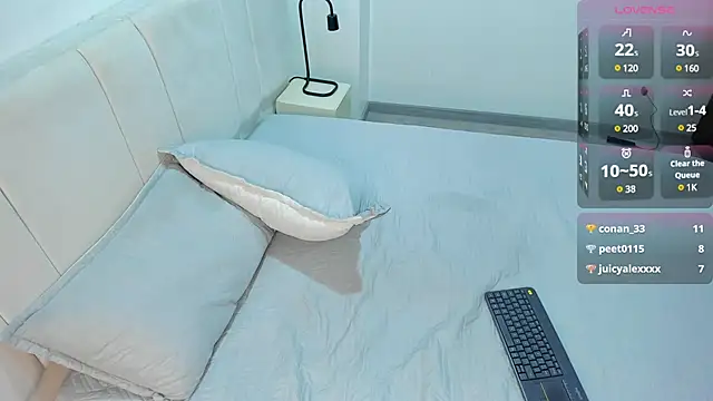 Snapshot of AbrilSonne chatting on 02/21/25, 11:10 AbrilSonne online show from 02/21/25, 11:10