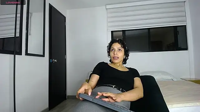 Snapshot of AbrilSonne chatting on 09/18/25, 11:51 AbrilSonne online show from 09/18/25, 11:51